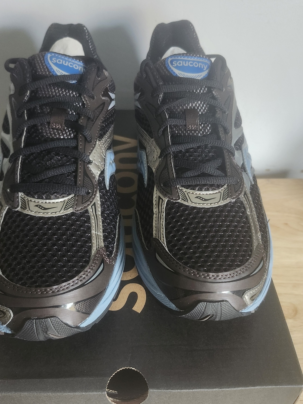 Saucony 'ProGrid Omni 9'